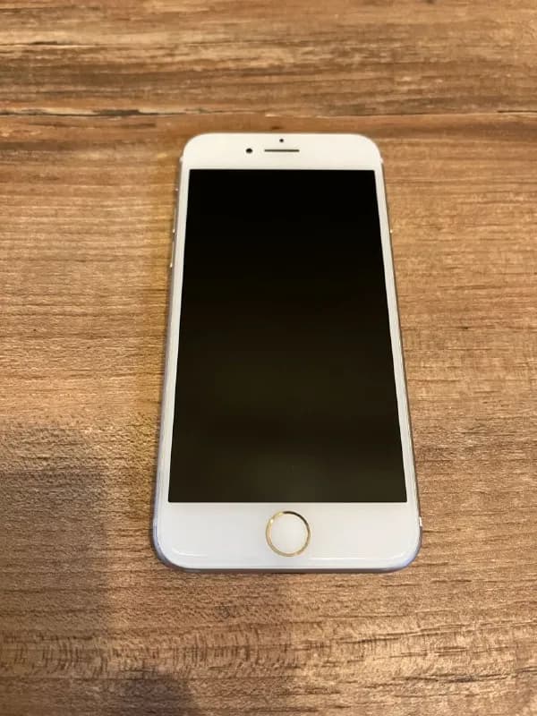 Apple iPhone 7, 32 Gb; Хорошее состояние, полностью рабочий, батарея 100%. Небольшой дефект в углу э — Тбилиси — 250 ₾