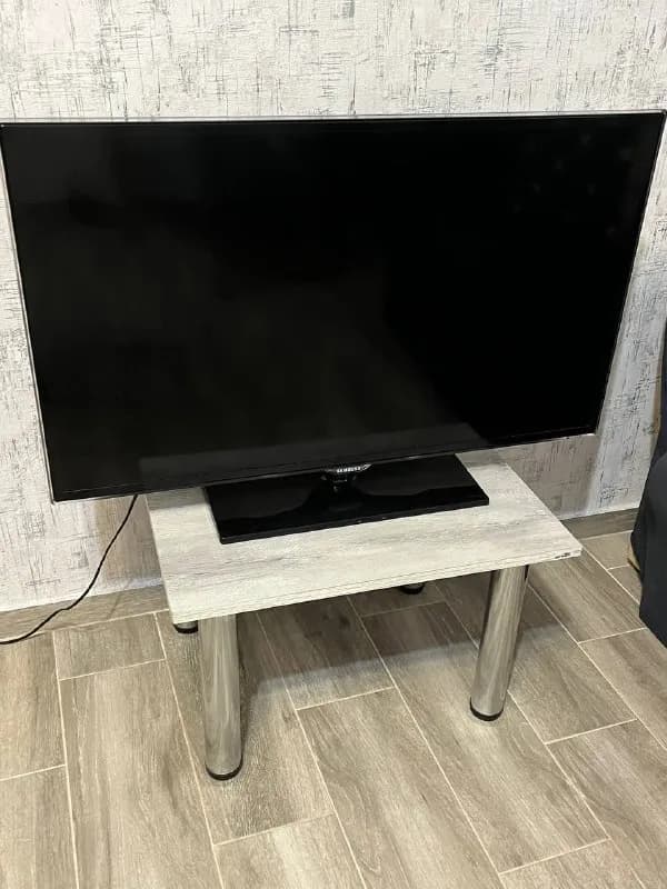 1) телевизор Samsung 400 лари (42 дюйма, HDMI в комплекте) — Тбилиси — 400 ₾