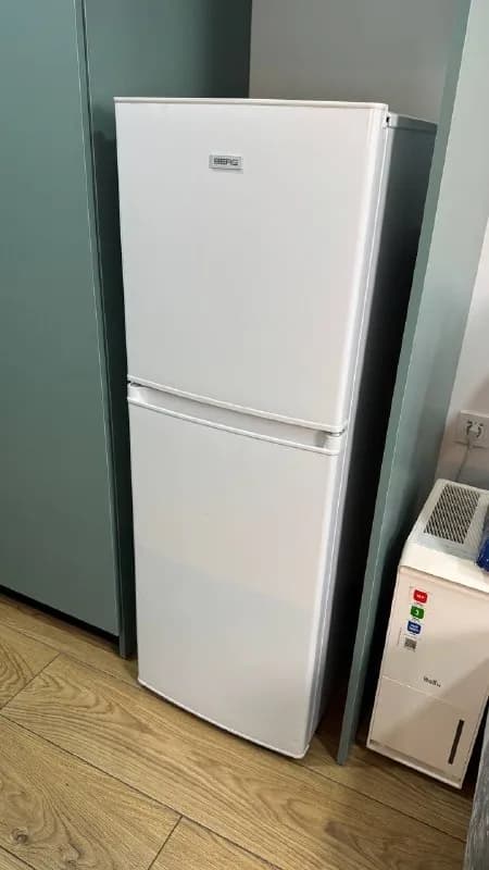 Холодильник 140 см — Батуми — 370 ₾
