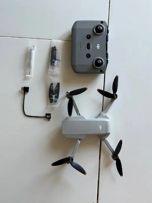 DJI Mini 2. Подарили в декабре 2022. С тех пор запускался 1 раз. — Тбилиси — 1 300 ₾