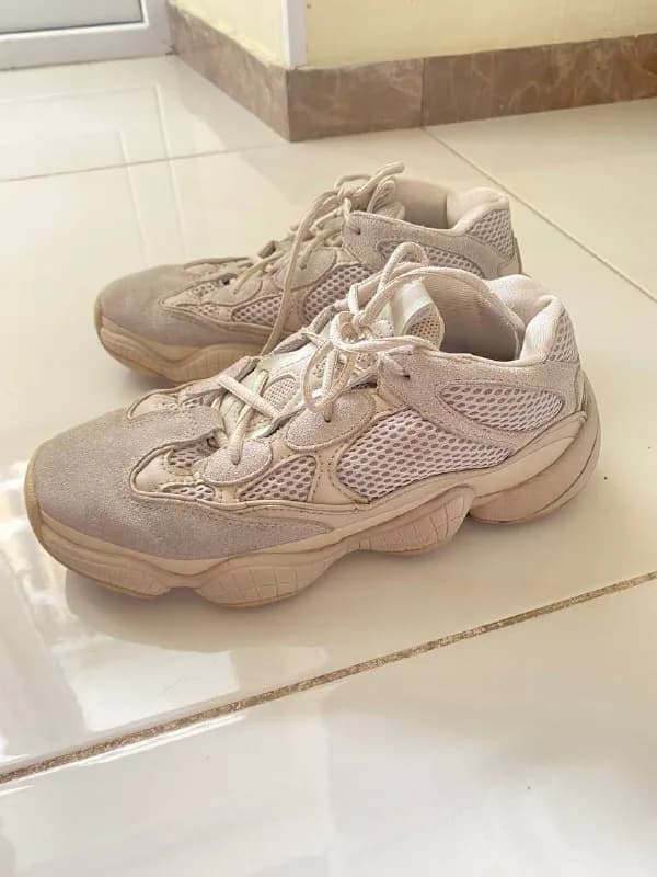 1)кроссовки adidas yeezy boots 500 60 лари, размер 37,5 — Тбилиси — 50 060 ₾