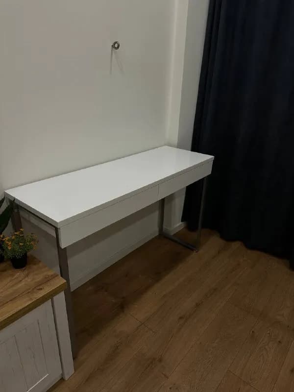 Стол Jysk белый — Тбилиси — 200 ₾