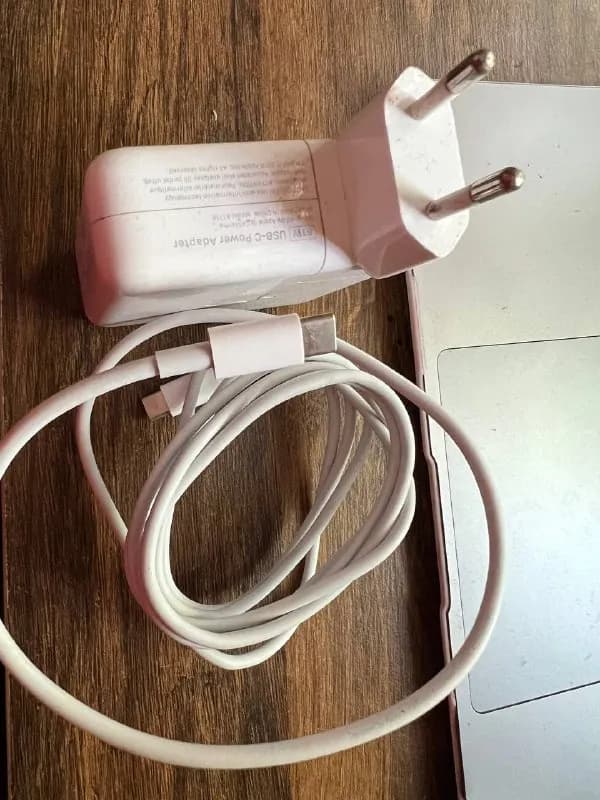 Apple 61w usb-c — Тбилиси — 150 ₾