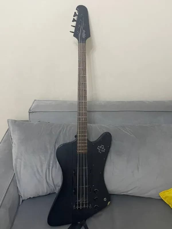 Epiphone Thunderbird 2011 года Индонезия. 800 лари. Тбилиси. Сабуртало — Тбилиси — 800 ₾
