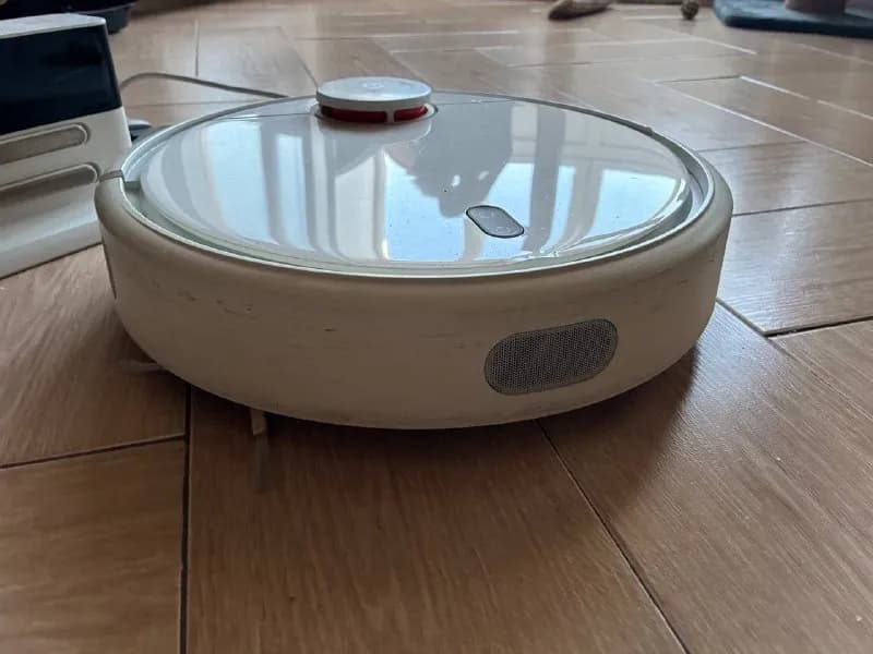 Xiaomi Mi Robot Vacuum (1-е поколение, белый) — Батуми — 100 ₾