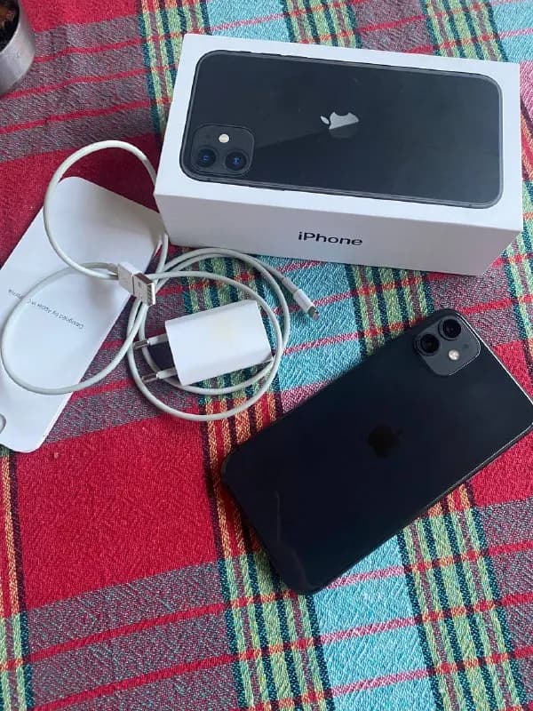 Iphone 11 хорошом состоянии батарея 73% цена 850 можно торговать — Тбилиси — 850 ₾