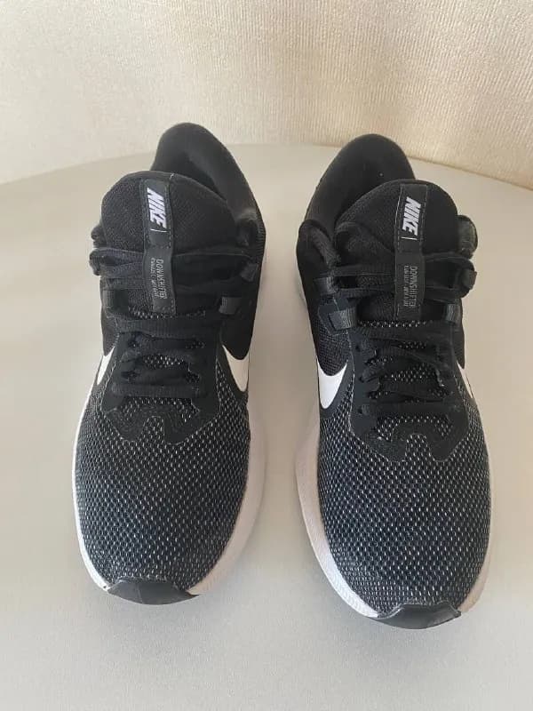 Nike на ногу 24,5 см. В идеальном состоянии, носились в основном только в спортзале, задники целые. — Тбилиси — 60 ₾