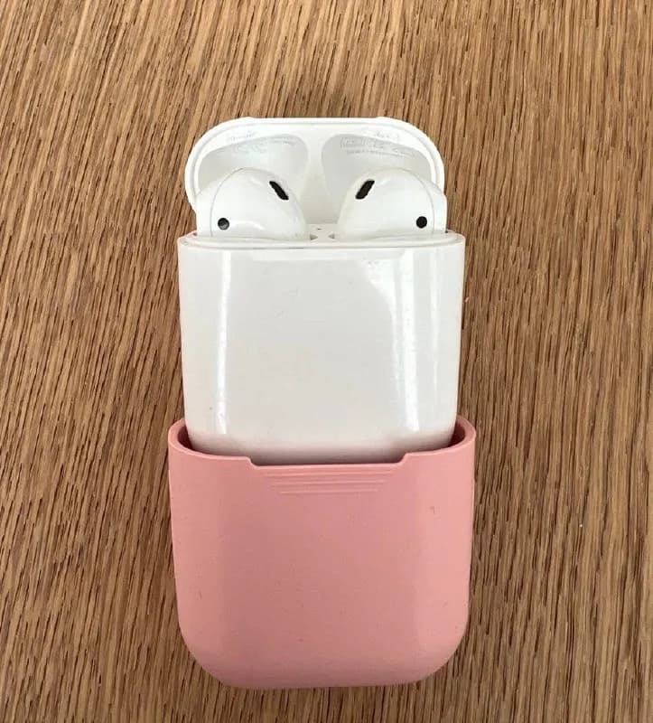 AirPods 1 поколения в отличном состоянии, 150 лари. Чехол в подарок😉 — Тбилиси — 150 ₾