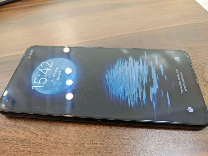 Xiaomi Mi 11 Lite 8/128GB, состояние хорошее, имеются царапины на экране так как нашу без защиты — Тбилиси — 450 ₾