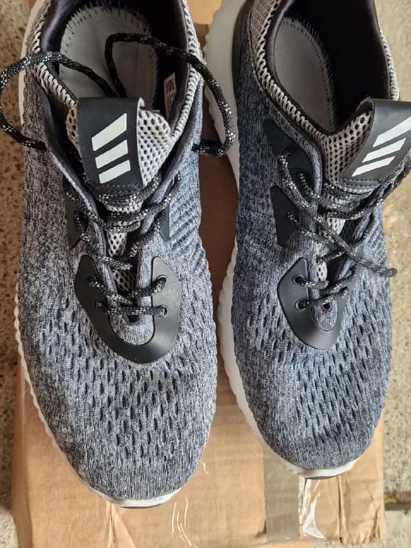 Adidas. Состояние почти новых. Одевались в течении полугода. Без повреждений и пятен. Со своими родн — Тбилиси — 70 ₾