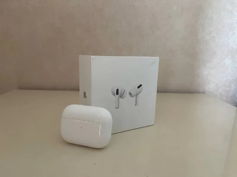 Air Pods Pro, оригинал, предоставляю весь комплект (зарядка, амбушюры, коробка), отличное состояние, — Тбилиси — 250 ₾