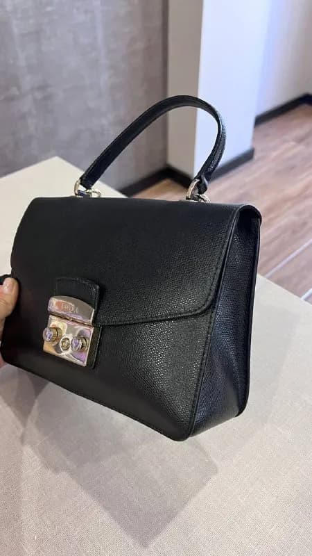 Furla (Metropolis) оригинал, состояние хорошее, поставлю 4 из 5. Так как есть небольшие потертости н — Тбилиси