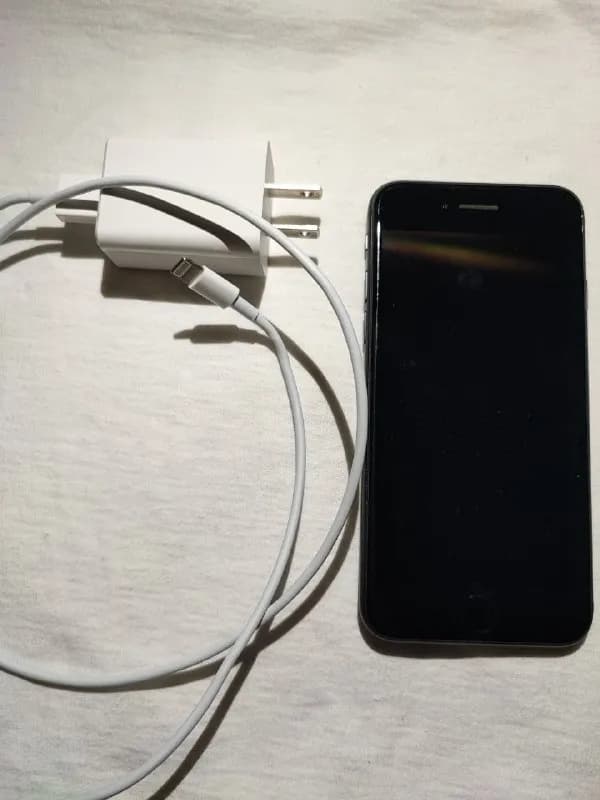 iPhone SE 2nd generation, 64 GB. Восстановленный. — Тбилиси — 420 ₾