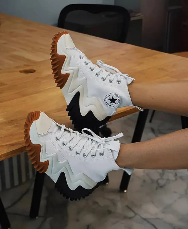 converse в отличном состоянии. Носила мало, оказались малы. Размер 36-37. Покупались за 300 лари. — Тбилиси — 300 ₾