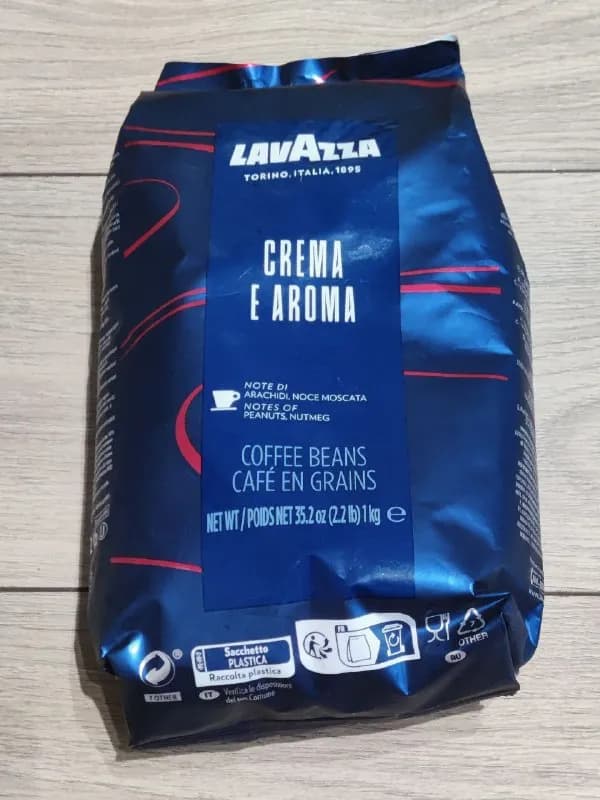 Lavazza Crema E Aroma. 1 кг — 70 лари. Есть ещё две открытые пачки, 530 гр + 680 гр, обе за 55 лари — Батуми — 70 ₾