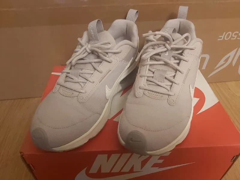 nike практически новые одевались пару раз не подошли по размеру 80 лари. — Батуми — 80 ₾