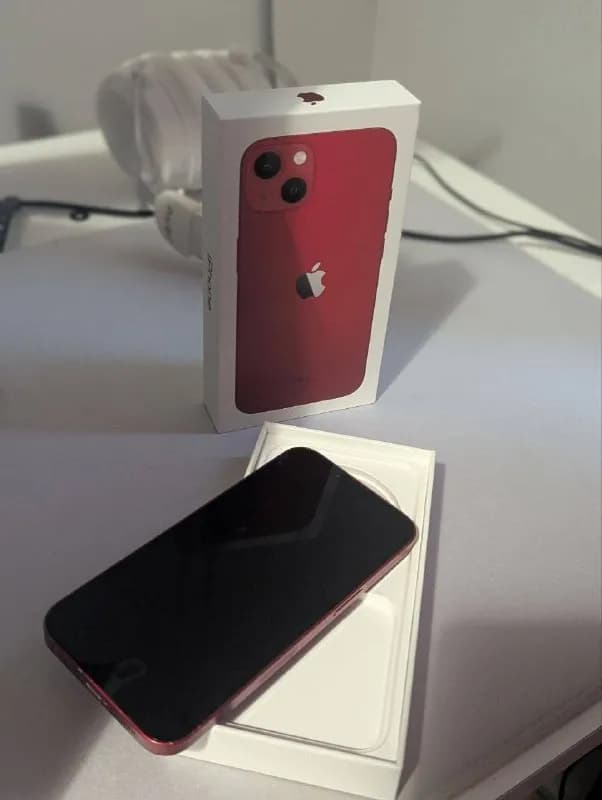 iPhone 13 есть по углам следы использования цена 480 лар — Батуми — 480 ₾