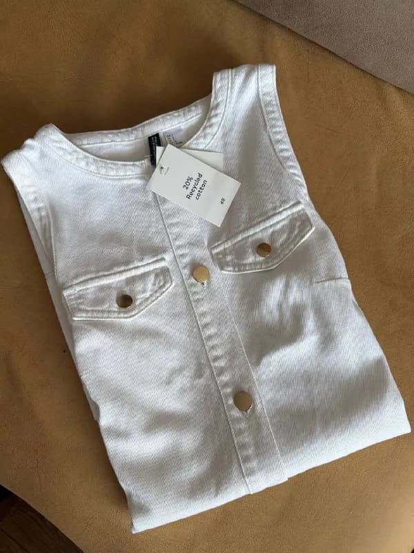 H&M новое. Размер указан S, но сильно большемерит. Сядет на M. Длина от плеча 80 см. Цена 80 лари — Батуми — 80 ₾