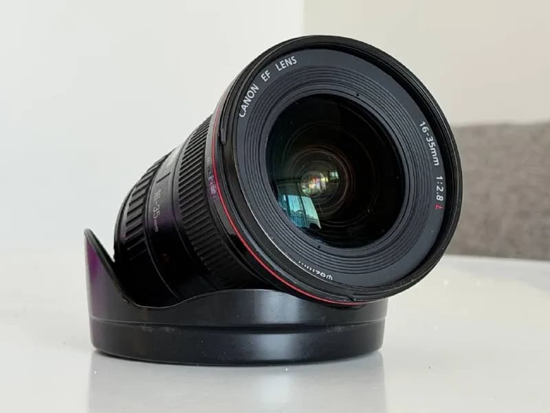canon ef 16-35 2.8 ii L usm. На корпусе есть потертости. Бленда в комплекте. 800 лари. — Батуми — 800 ₾