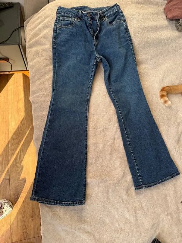 1) джинсы от UNIQLO (новые). Оказались короткими. На рост 160-165 будет норм. — цена 40 лари — Тбилиси — 40 ₾