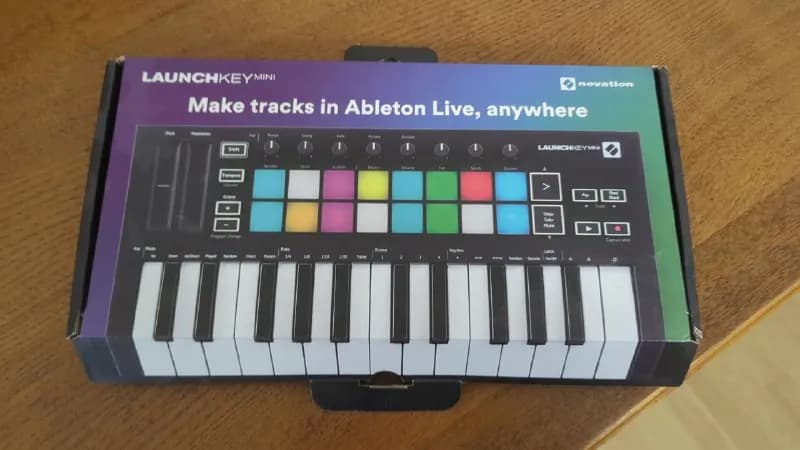 midi-клавиатуру LaunchKey mini MK-3 25. — Тбилиси — 100 $