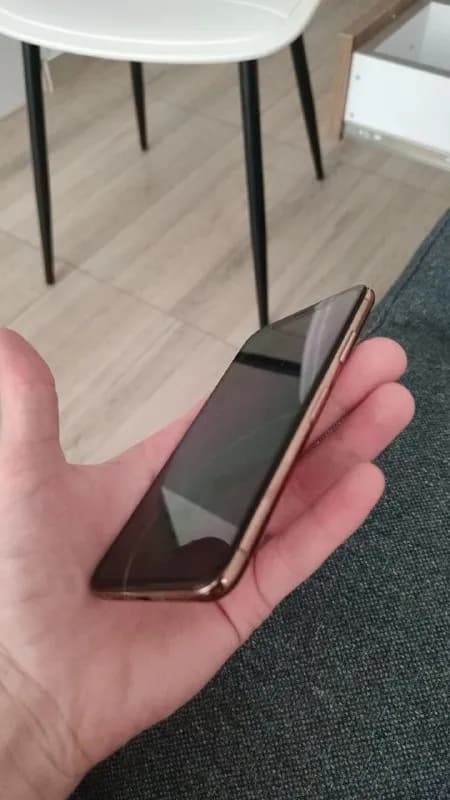 Xs gold 64 gb, akk 67% не работает фейс айди, внешне в идеальном состоянии, зарядка на 20в. 400 — Тбилиси — 400 ₾