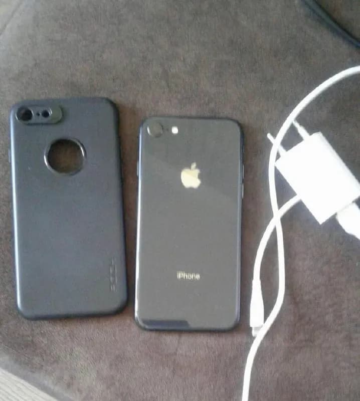 iPhone 8, без царапин. 350 лари — Тбилиси — 350 ₾
