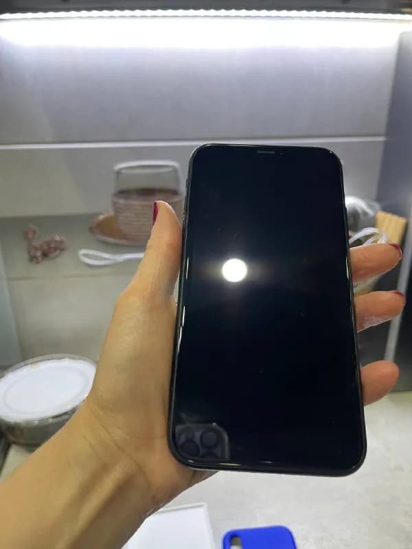iPhone XR, 64 gb, телефон в идеальном состоянии, никогда не был в ремонте и носился в чехле и с защи — Тбилиси — 650 ₾