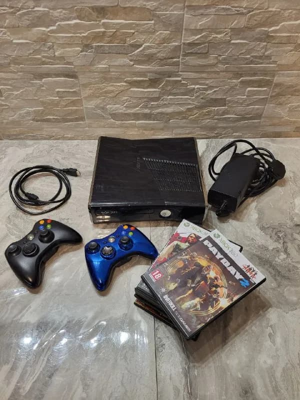 Xbox 360, второй геймпад и диски идут в комплект, цена 180! — Тбилиси — 180 ₾