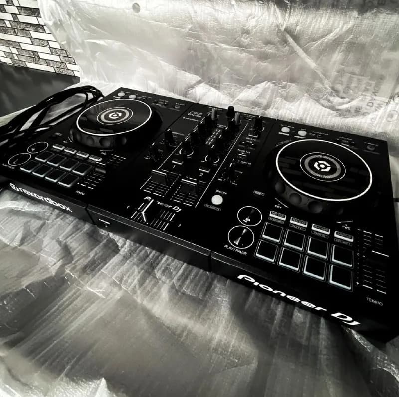 Pioneer ddj-400(6 версия). Ключ активации не нужен, так как сам пульт является ключом. Пульт новы — Тбилиси — 900 ₾