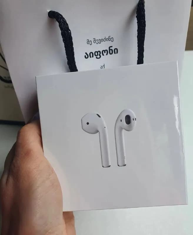 AirPods, куплены год назад. В использовании 2-3 раза. Чек, коробка все в наличии. Куплены в официаль — Тбилиси — 200 ₾