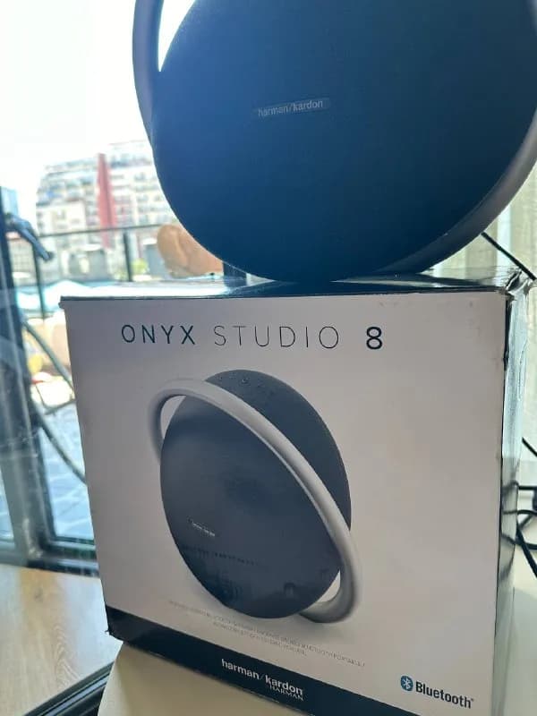 Kardon Onyx Studio 8. Колонка отличается премиальным дизайном с ручкой из анодированного алюминия, в — Батуми
