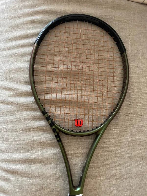 Wilson Blade 104 V8, размер ручки 4, вес 290 г — идеальное сочетание контроля, комфорта и элегантног — Батуми — 780 ₾