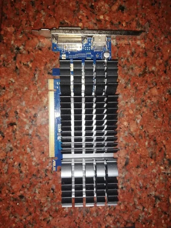 1. Видеокарта GT 1030 — 60 лари — Батуми — 60 ₾