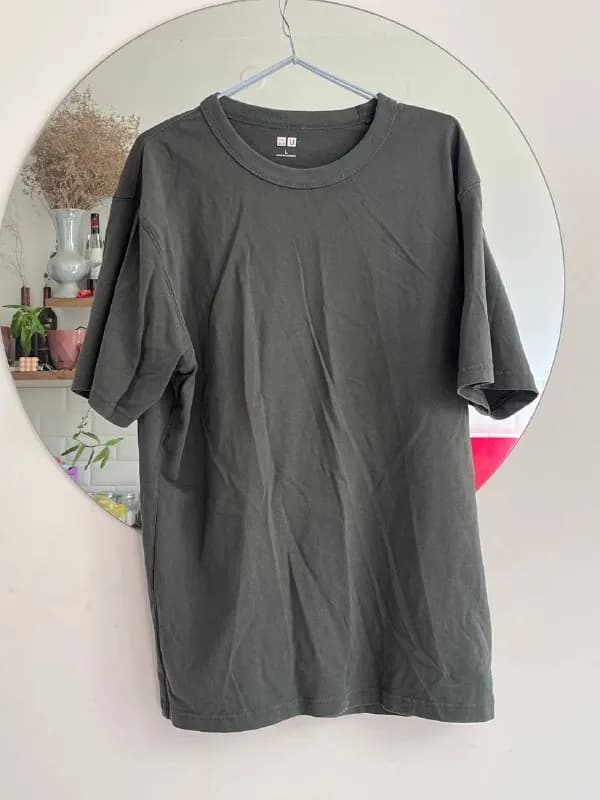1. футболка UNIQLO U размер L мужской 30 лари — Тбилиси — 30 ₾