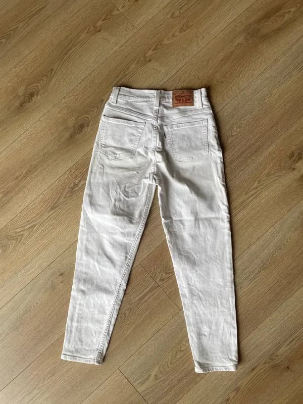 1. Джинсы Levis белые, размер 24 — 80GEL — Тбилиси — 80 ₾
