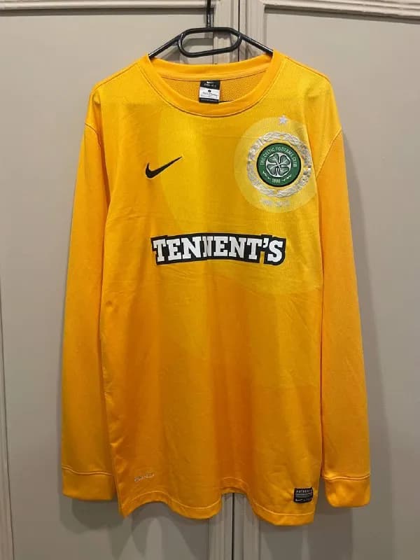1. Лонгслив Nike Celtic — Тбилиси — 40 ₾