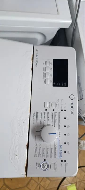 INDESIT с зарождающейся небольшой благородной коррозией на крышке люка (стандартная их болезнь) всег — Батуми — 200 ₾