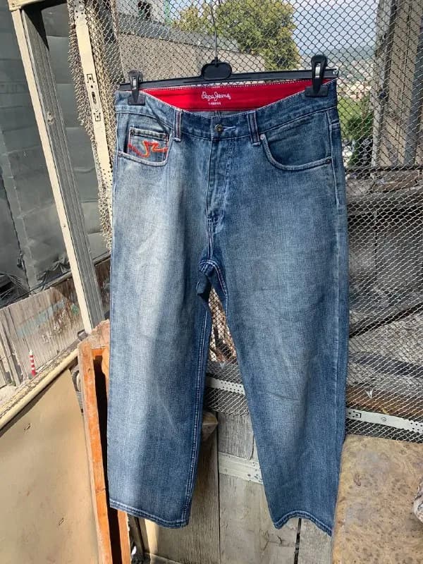 1. джинсы трубы с вышивкой на задних карманах pepe jeans — Тбилиси — 3 460 ₾