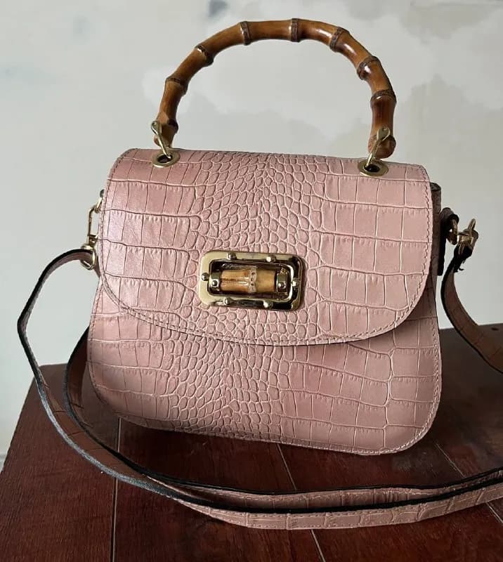 Gucci имеет подробную форму и ручку). Ручка бамбуковая, ручная работа. Вид новой. 90 лари — Тбилиси — 90 ₾
