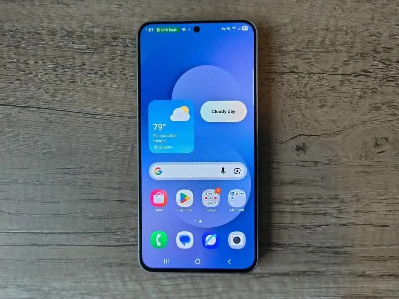 GALAXY S25 FE 8/128 ГБ в хорошем состоянии. Цена 1000 лари — Батуми — 1,000 ₾