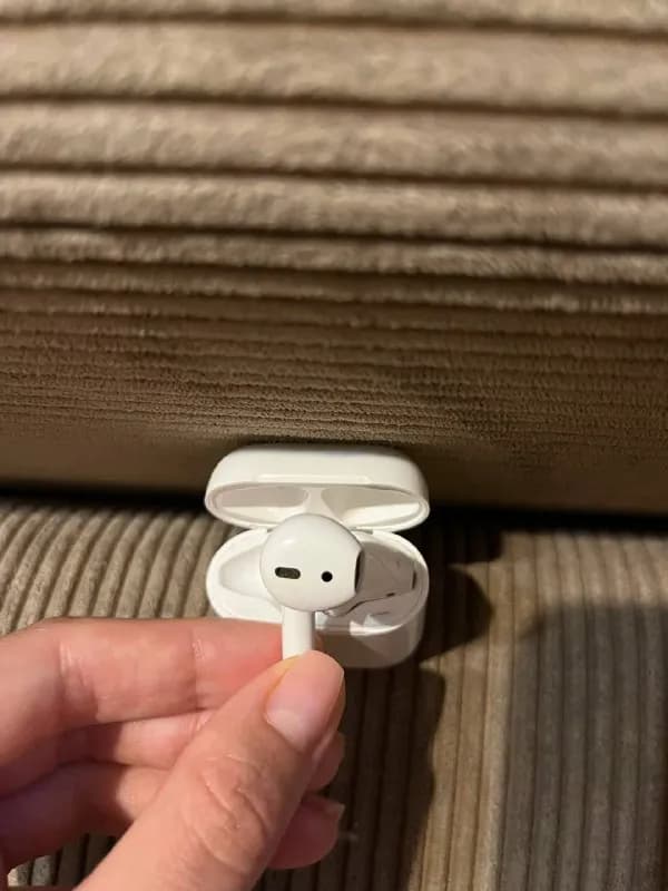 Apple AirPods 2 в отличном состоянии. Оригинал — Тбилиси — 170 ₾