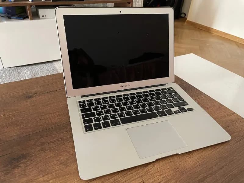 MacBook Air, 2013 г, 256 GB, был куплен онлайн в Apple Store и за 8 лет активной работы ни разу не п — Тбилиси