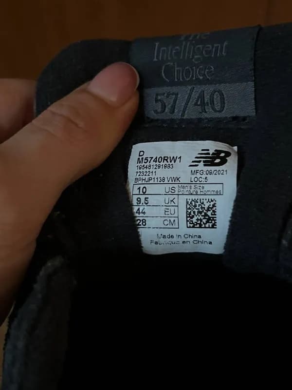 New Balance 57/40 замшевые. Носились раз 5, оказались малы. 44 размер, оригинал, закатывались из Аме — Тбилиси — 110 ₾