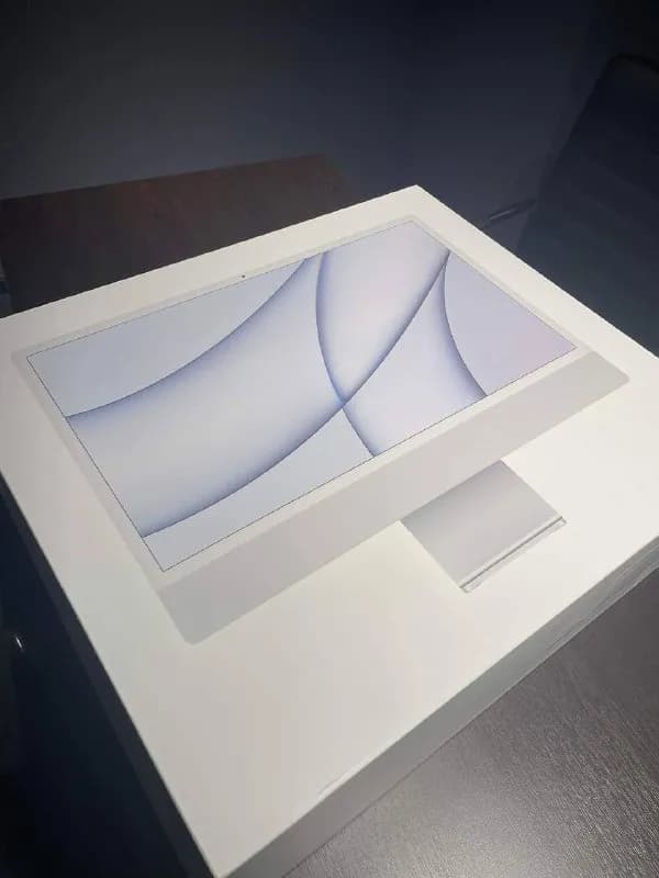 Imac 24 M1 8-core совсем новый не употреблял. гарантия алти и Apple на гол. продаю в связи закрытия — Тбилиси — 4 000 ₾