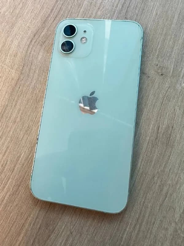 1. IPhone 12 128gb. Есть сколы на корпусе, работает исправно, батарея 89%. — Тбилиси — 1 200 ₾