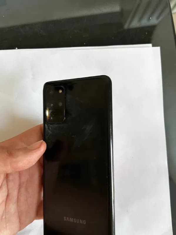 s20 plus, состояние хорошее, чехлы наушники и тп в подарок, 800 лари, торг уместен — Тбилиси — 800 ₾