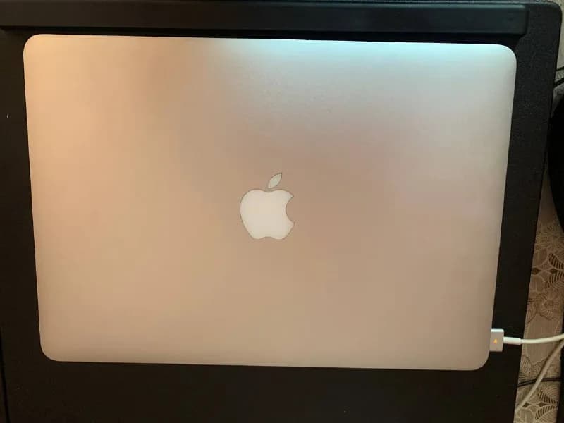 MacBook Air 2014 early: ssd 256gb 4gb ram, i5 (600 лари) — Тбилиси — 600 ₾