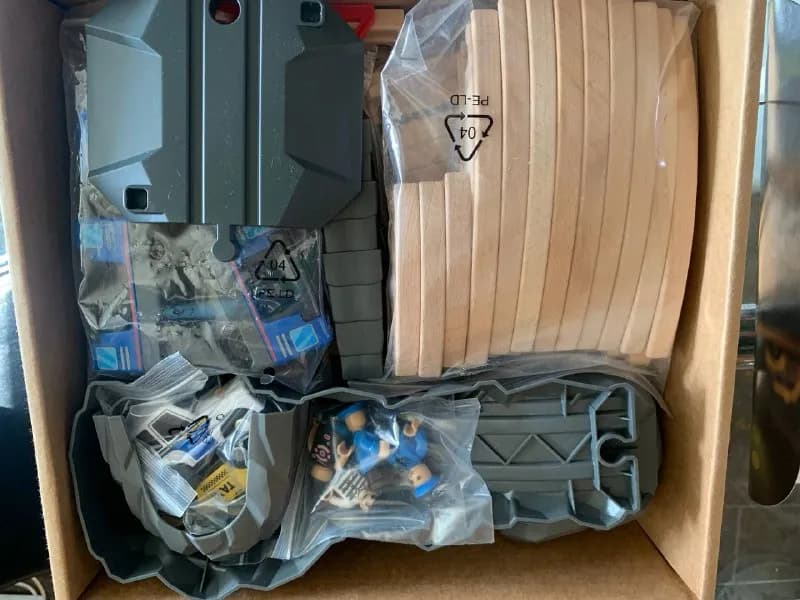 BRIO, IKEA, Thomas и прочими. Всё новое, запакованное. Поезд на батарейках, ездит и издает звуки. Це — Тбилиси — 200 ₾