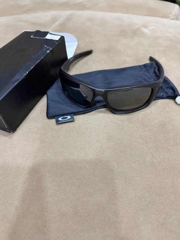 Солнцезащитные очки Oakley новые — Батуми — 300 ₾